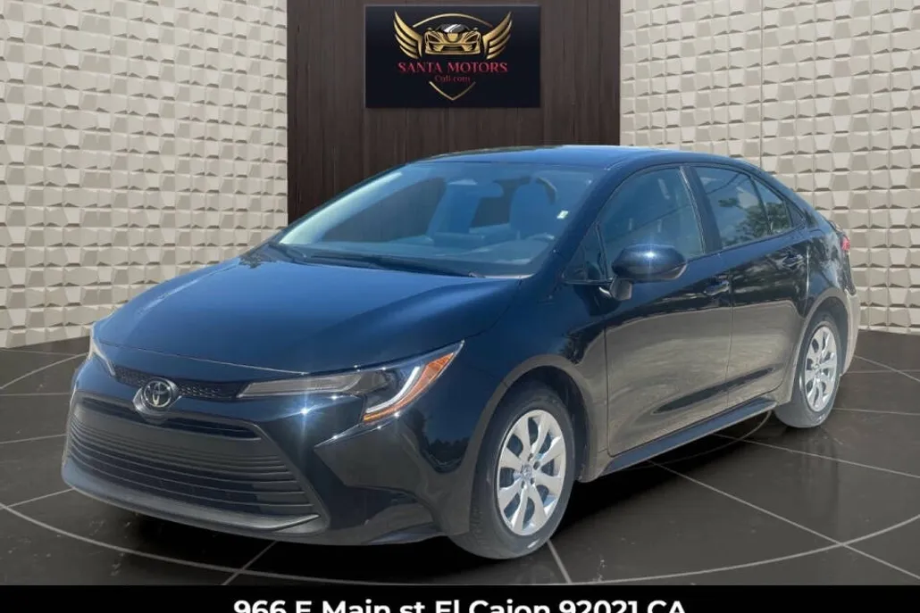 2025 Toyota Corolla LE photo 1