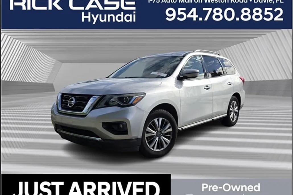 2019 Nissan Pathfinder SV photo 1