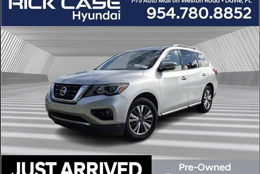 2019 Nissan Pathfinder SV photo 1