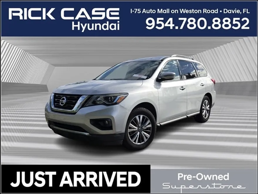 2019 Nissan Pathfinder SV photo 1