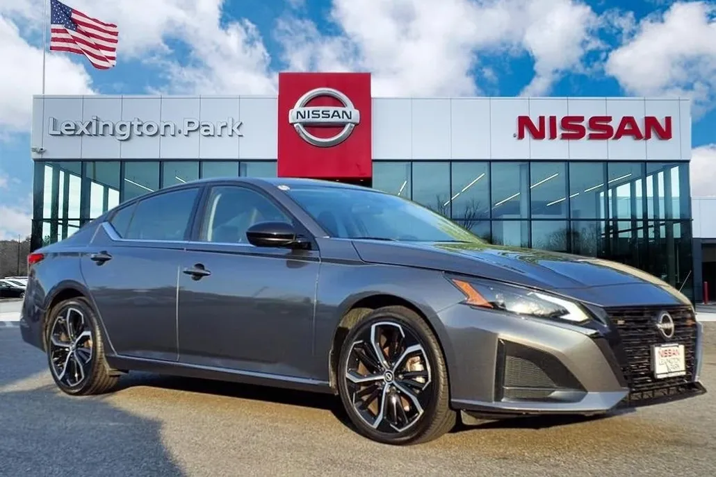 2024 Nissan Altima 2.5 SR photo 1