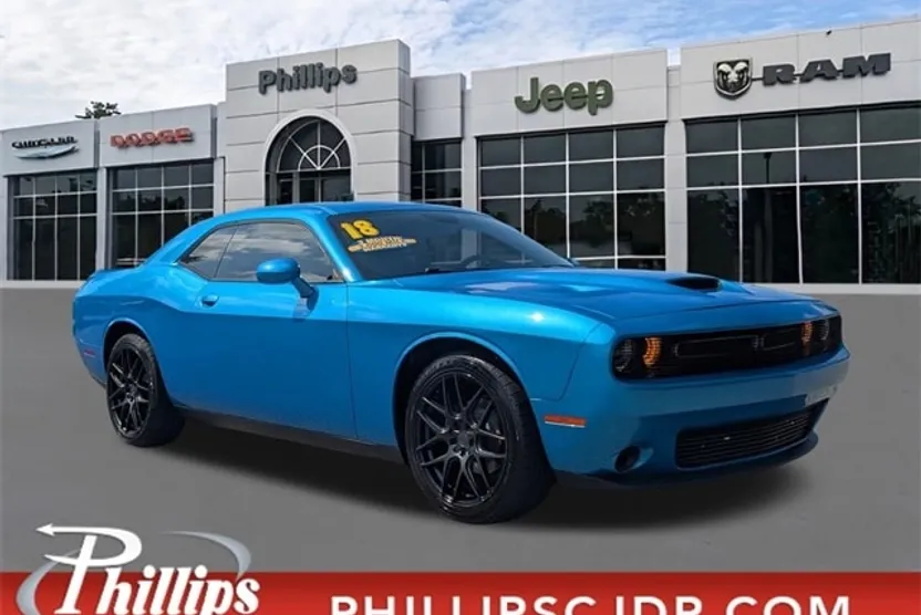 2018 Dodge Challenger SXT photo 1