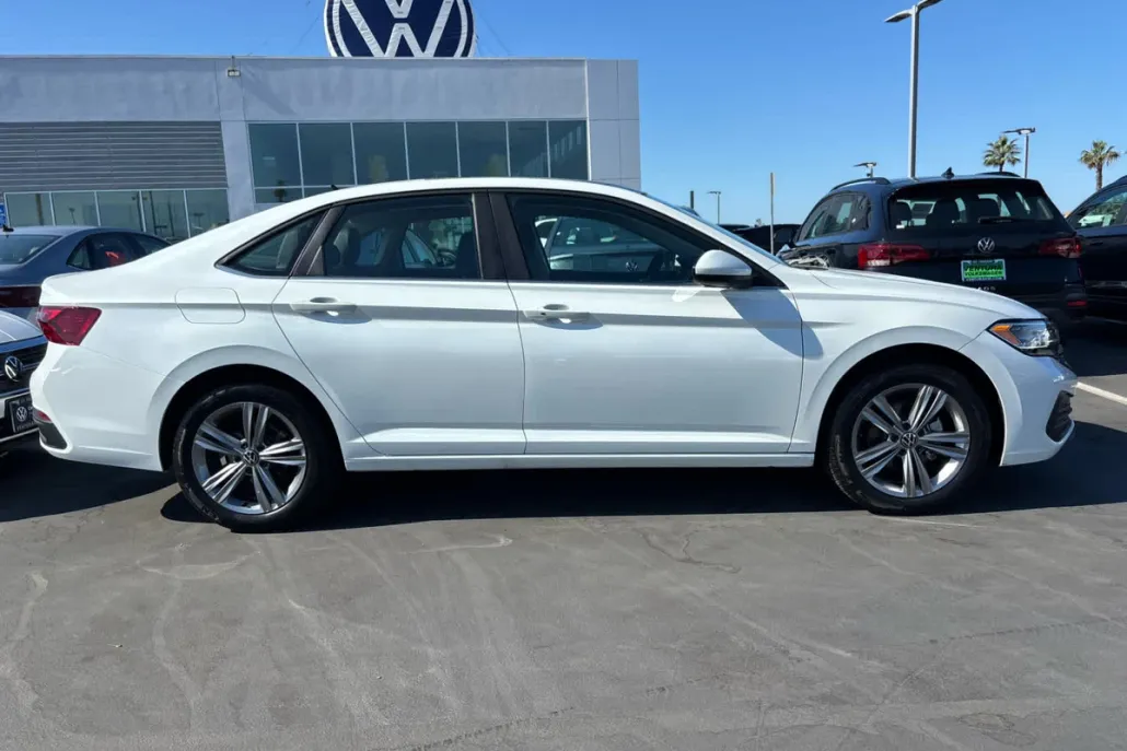 2024 Volkswagen Jetta SE photo 1