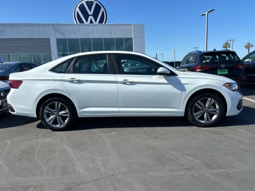 2024 Volkswagen Jetta SE photo 1