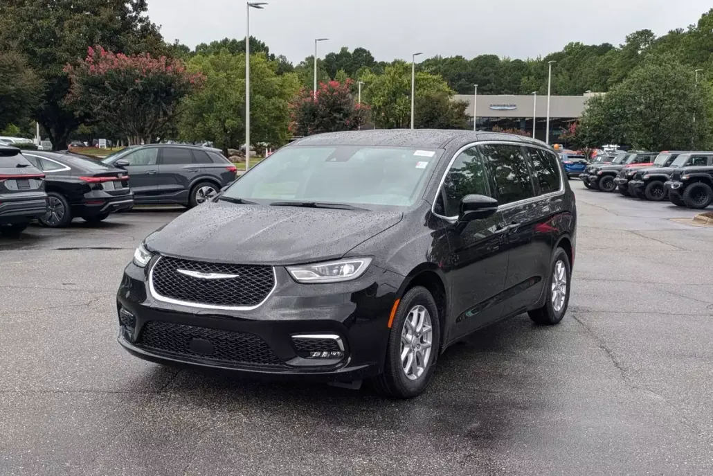 2026 Chrysler Pacifica photo 1