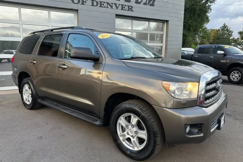 2014 Toyota Sequoia SR5 photo 1