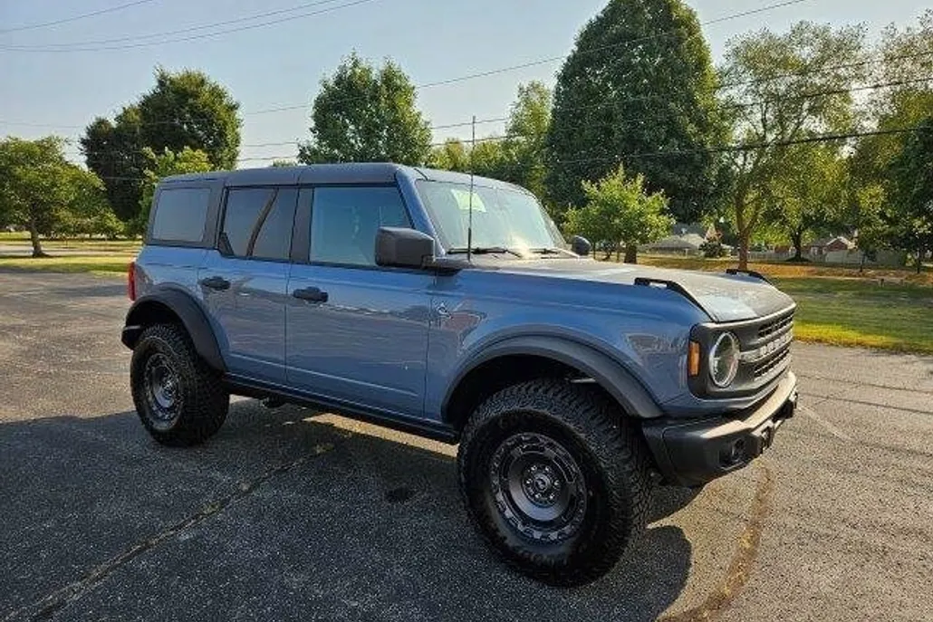 2024 Ford Bronco Black Diamond photo 1