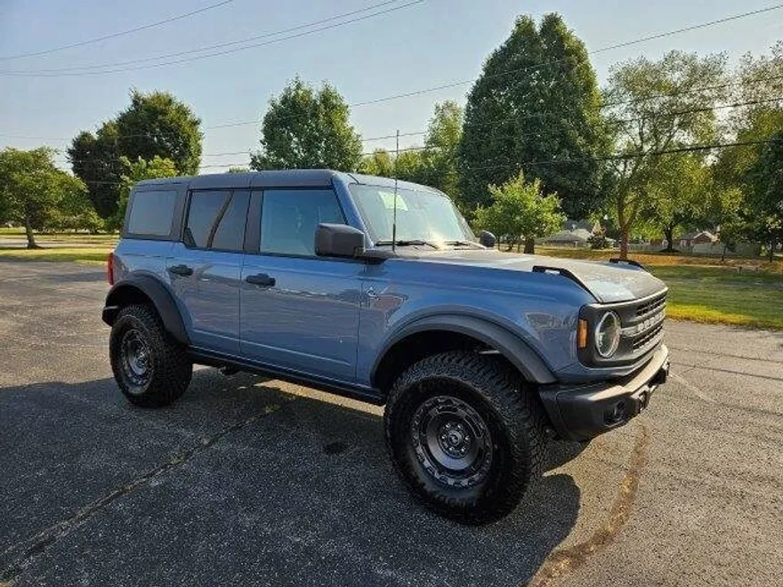 2024 Ford Bronco Black Diamond photo 1