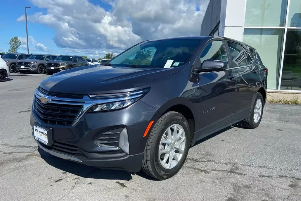 2022 Chevrolet Equinox LT photo 1