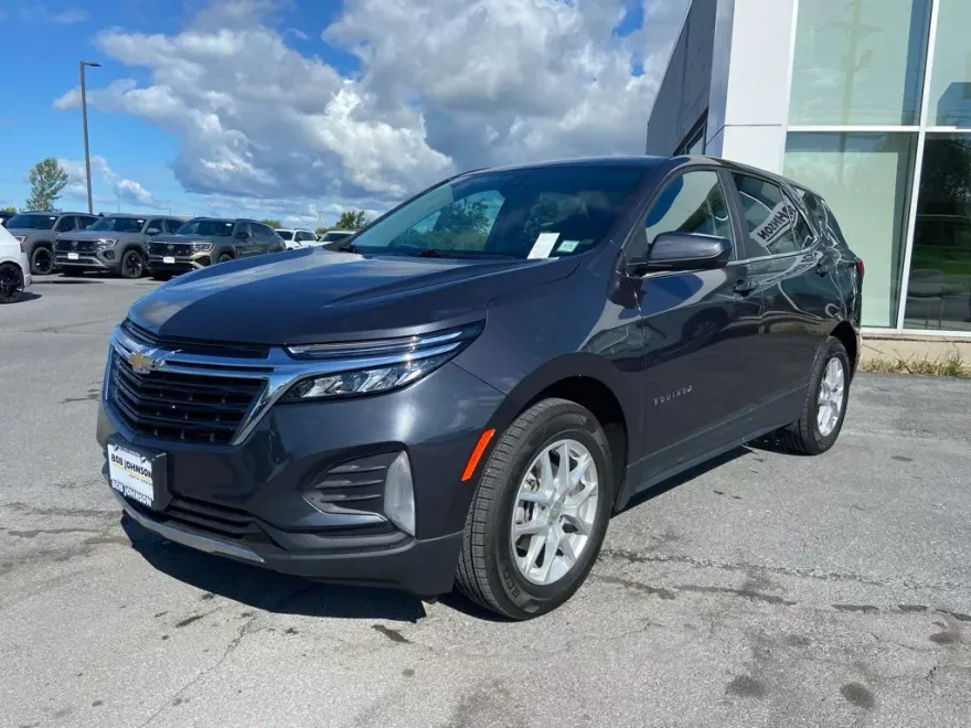 2022 Chevrolet Equinox LT photo 1