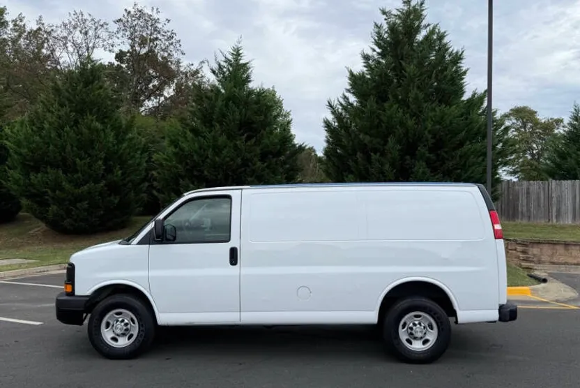 2017 Chevrolet Express 2500 Cargo Van photo 1