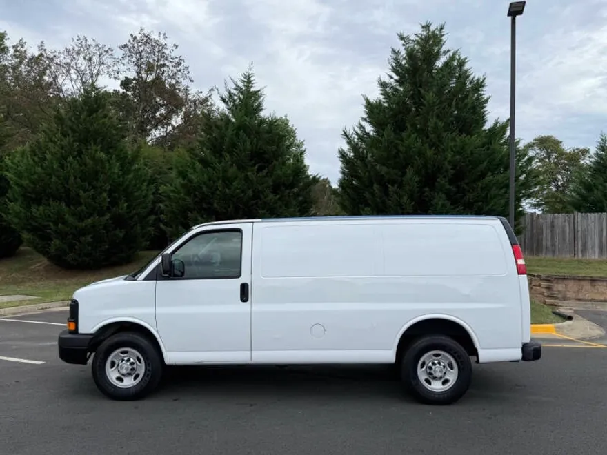2017 Chevrolet Express 2500 Cargo Van photo 1