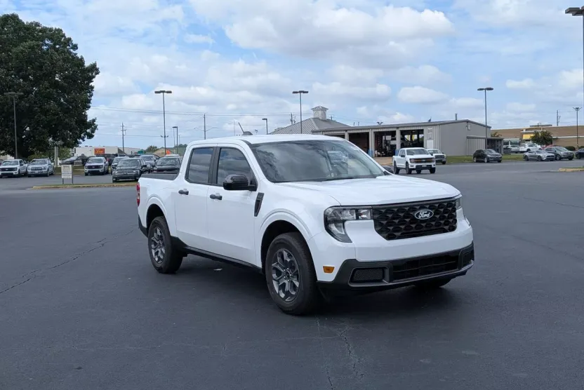 2025 Ford Maverick XLT photo 1