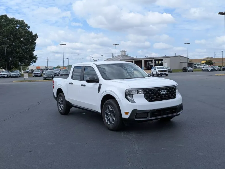 2025 Ford Maverick XLT photo 1