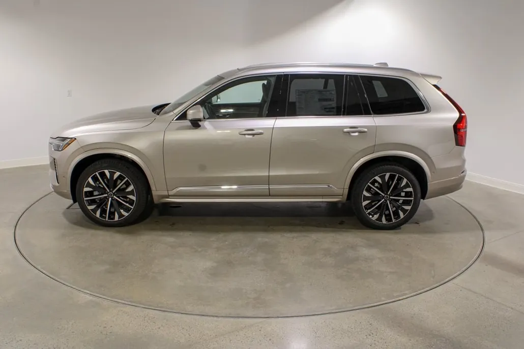 2026 Volvo XC90 Plus photo 1