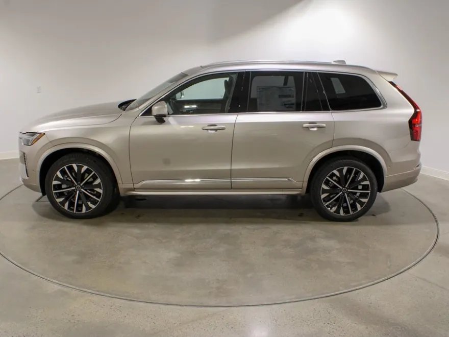 2026 Volvo XC90 Plus photo 1