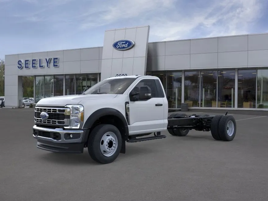 2025 Ford F-600 photo 1