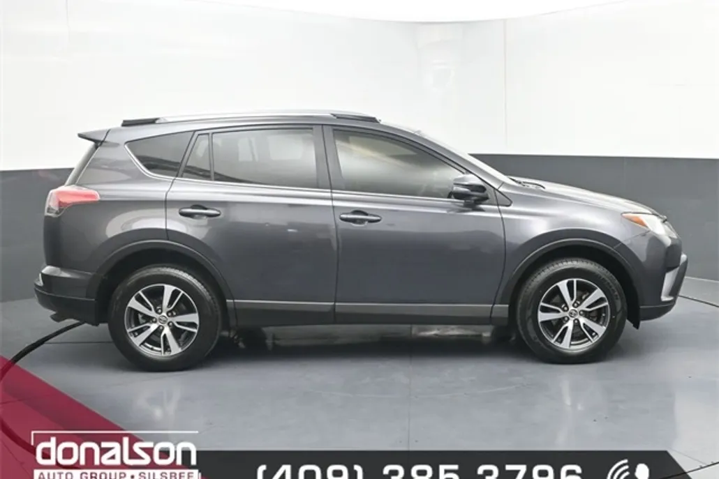 2018 Toyota RAV4 XLE photo 1
