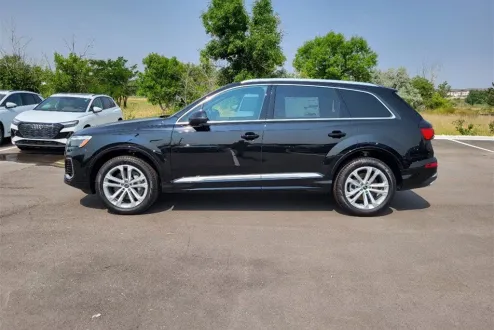 2025 Audi Q7 45 Premium photo 2