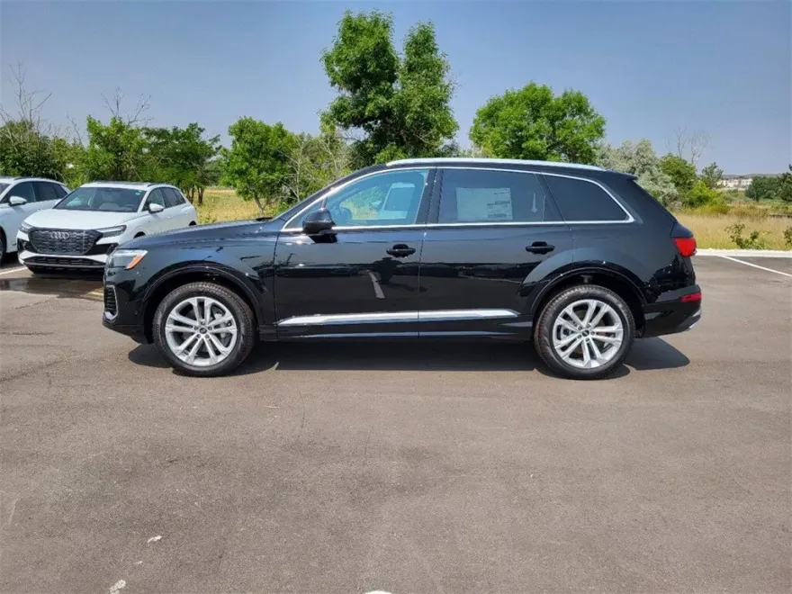 2025 Audi Q7 45 Premium photo 2