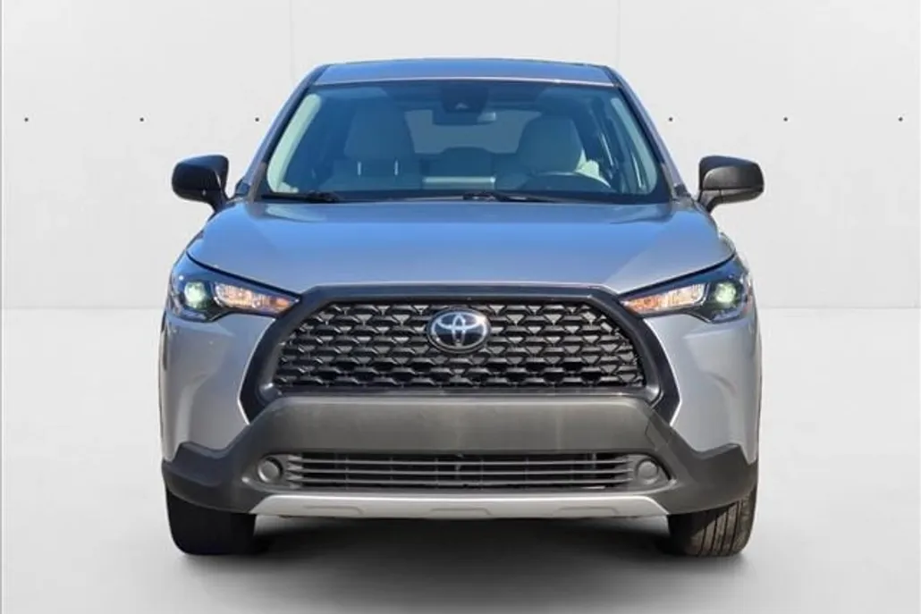 2022 Toyota Corolla Cross L photo 1