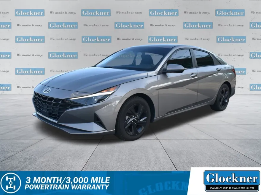 2022 Hyundai Elantra SEL Convenience photo 1