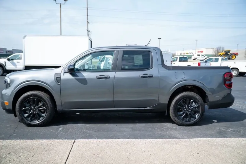2024 Ford Maverick Lariat photo 1