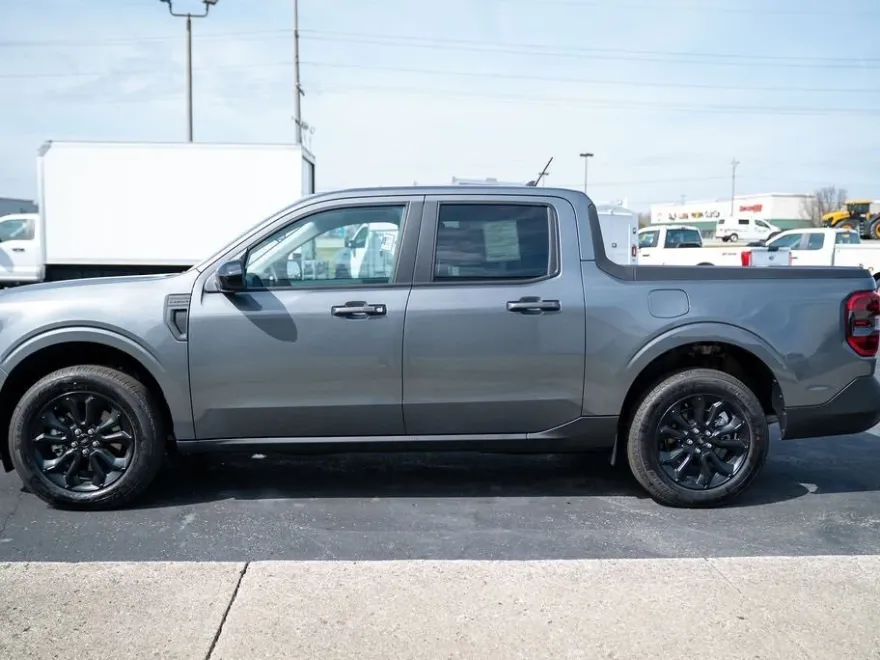 2024 Ford Maverick Lariat photo 1