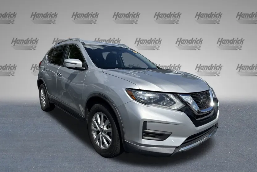 2018 Nissan Rogue SV photo 1