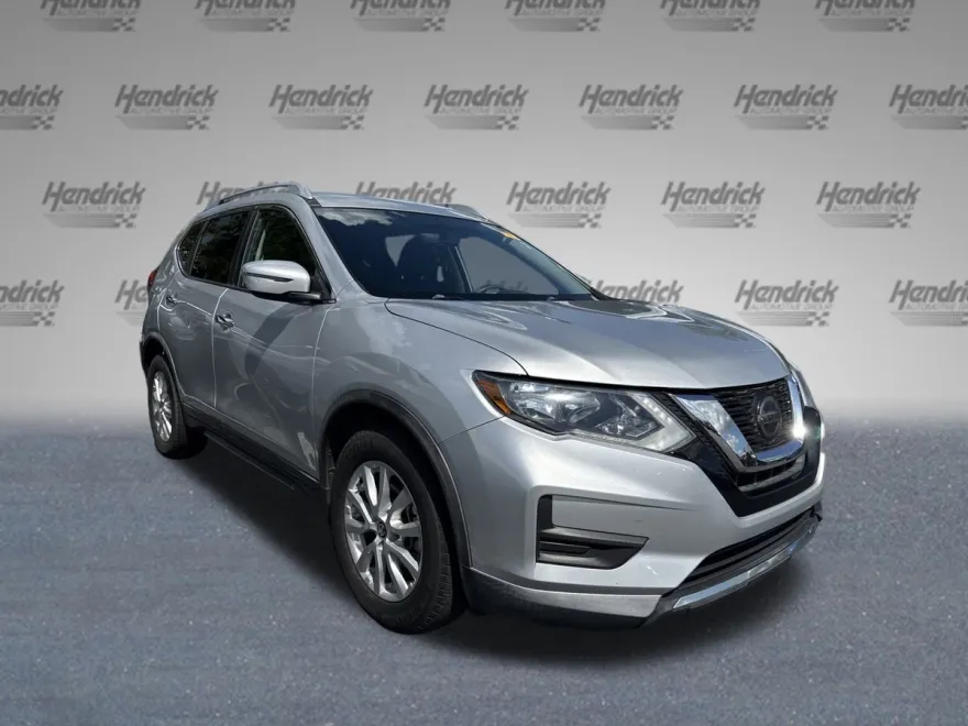 2018 Nissan Rogue SV photo 1