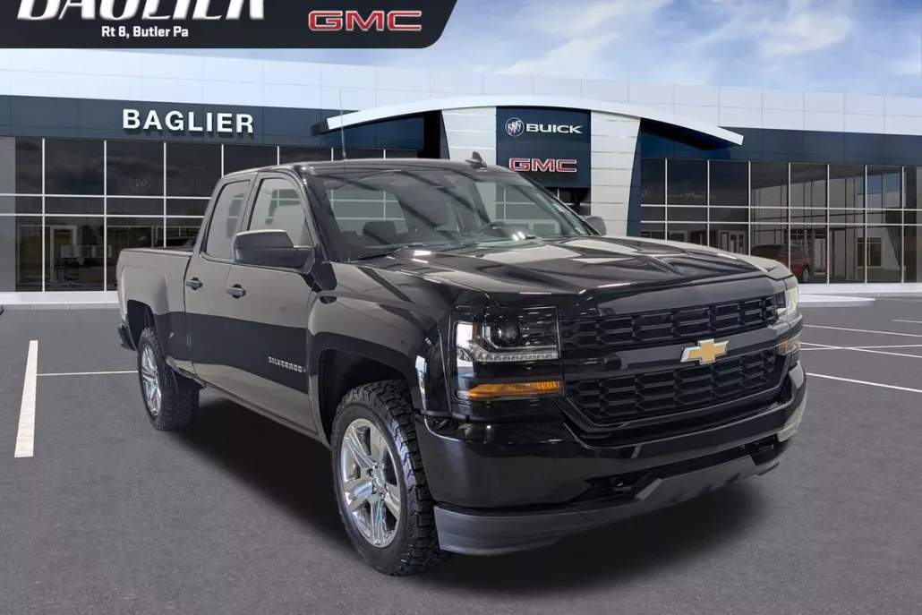 2019 Chevrolet Silverado Custom photo 1