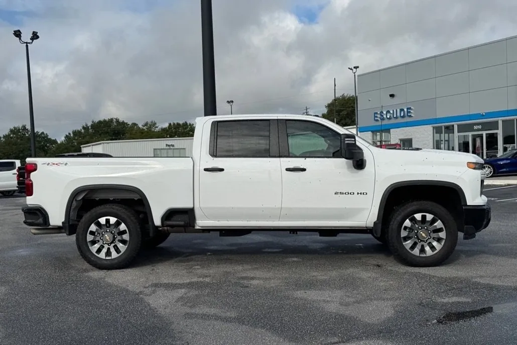 2025 Chevrolet Silverado 2500HD Custom photo 1