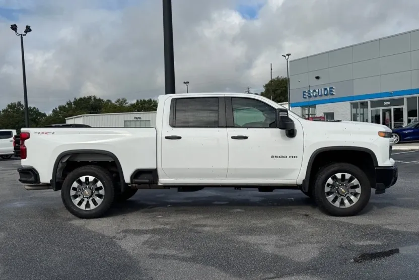 2025 Chevrolet Silverado 2500HD Custom photo 1