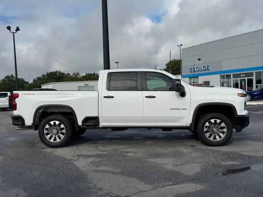 2025 Chevrolet Silverado 2500HD Custom photo 1