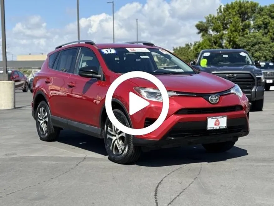 2017 Toyota RAV4 LE photo 1
