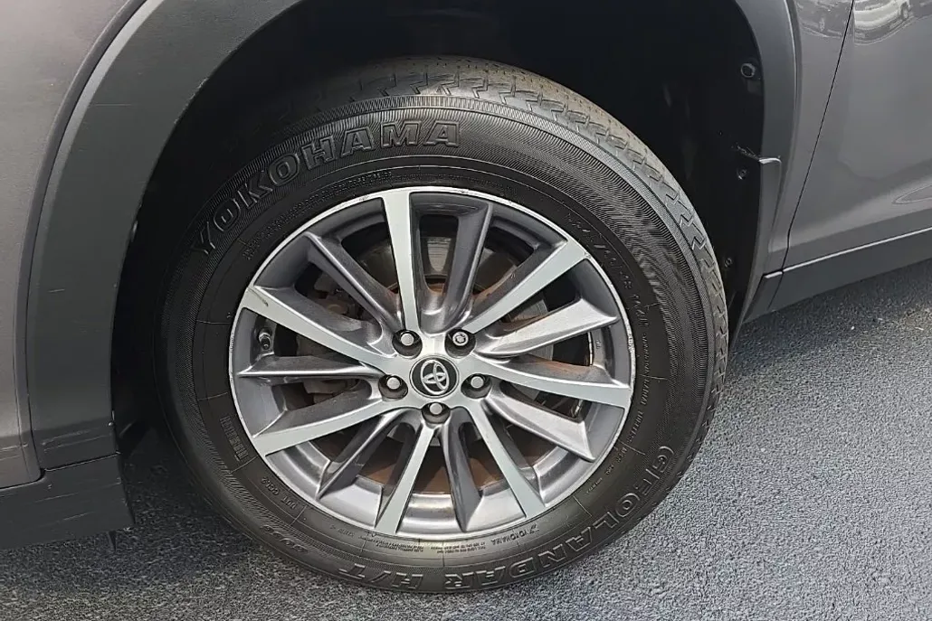 2019 Toyota Highlander XLE photo 1