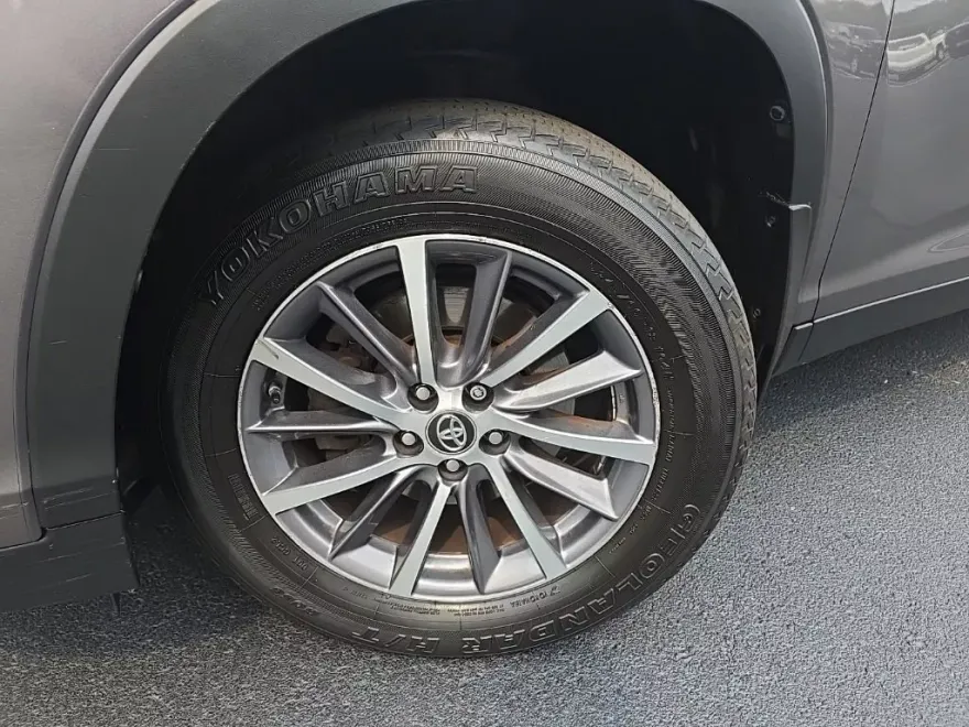 2019 Toyota Highlander XLE photo 1