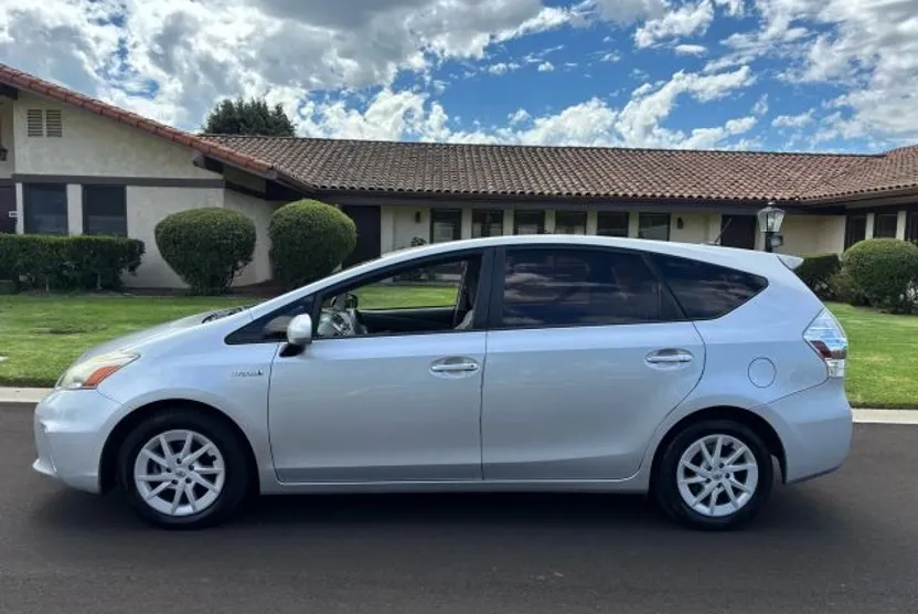 2013 Toyota Prius V Two photo 1