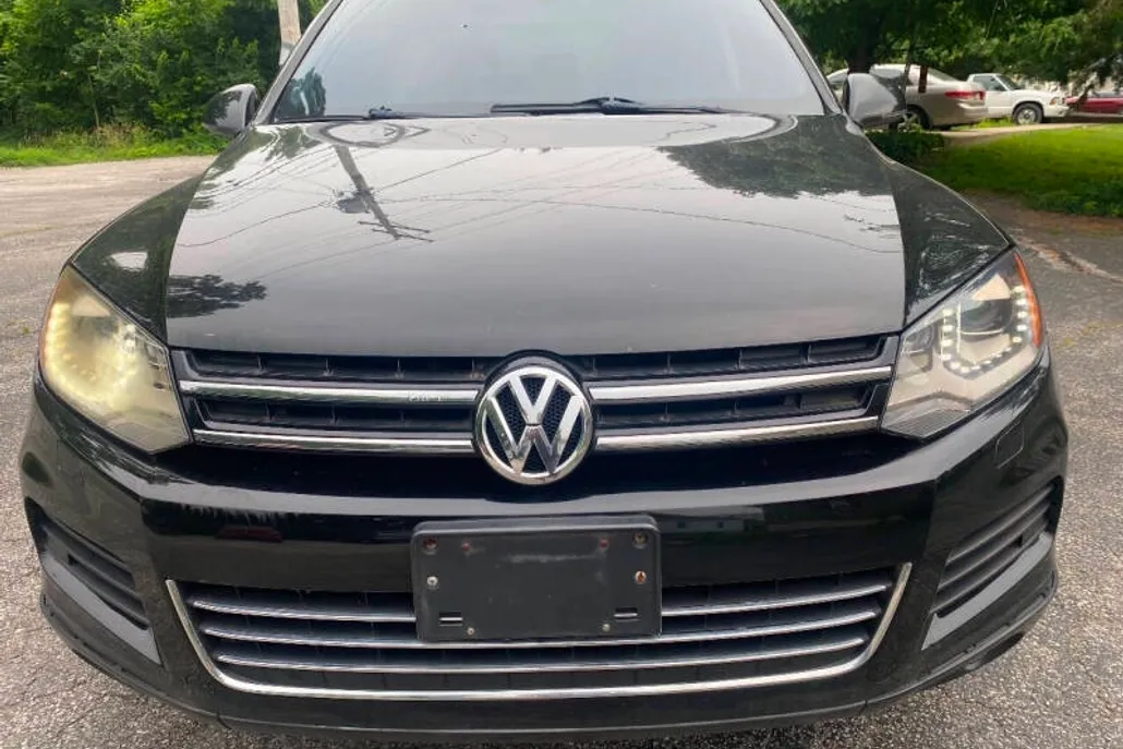 2012 Volkswagen Touareg V6 FSI TDI Hybrid photo 1