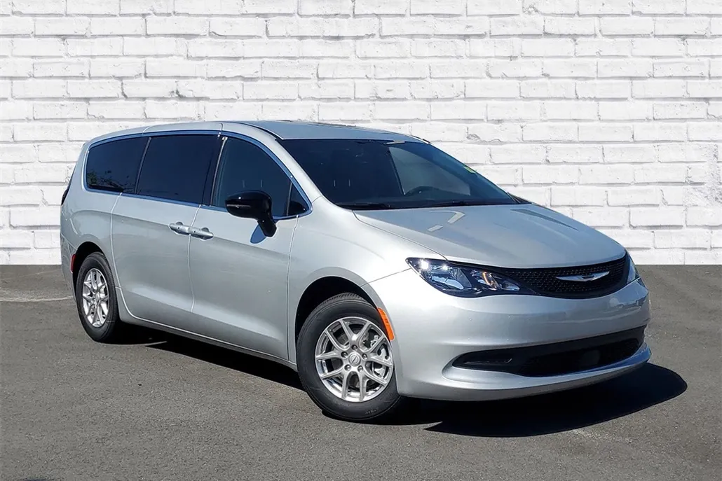 2026 Chrysler Voyager LX photo 1