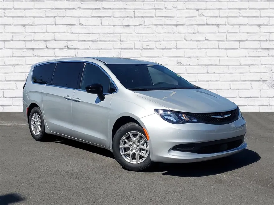 2026 Chrysler Voyager LX photo 1