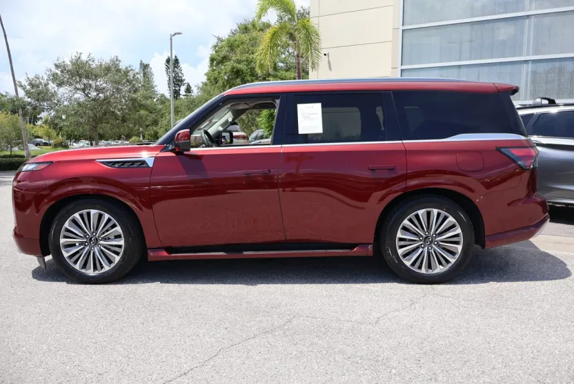 2025 Infiniti QX80 Luxe photo 1