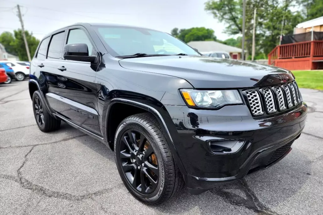 2019 Jeep Grand Cherokee Laredo photo 1
