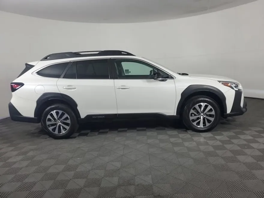 2024 Subaru Outback Premium photo 1