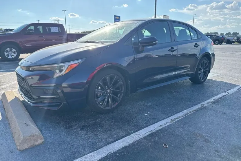2024 Toyota Corolla SE photo 1