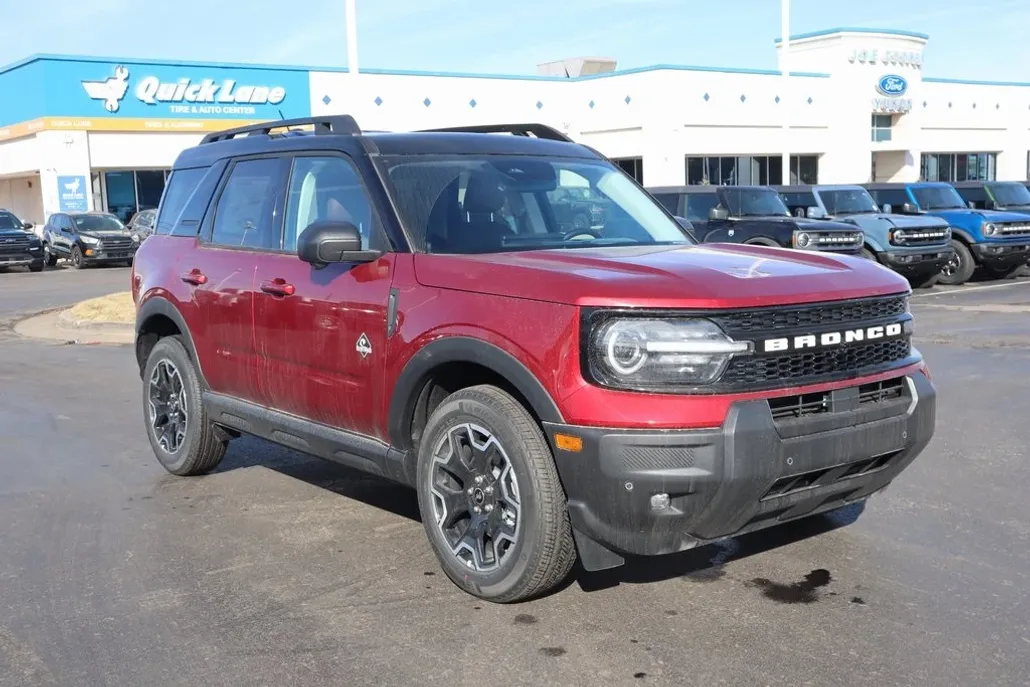 2025 Ford Bronco Sport Outer Banks photo 1