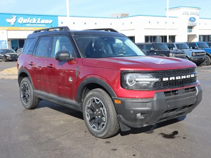 2025 Ford Bronco Sport Outer Banks photo 1