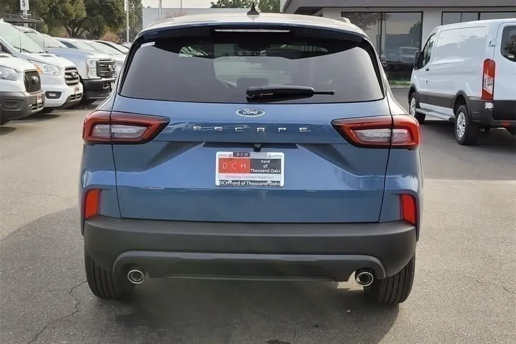 2025 Ford Escape ST-Line photo 1