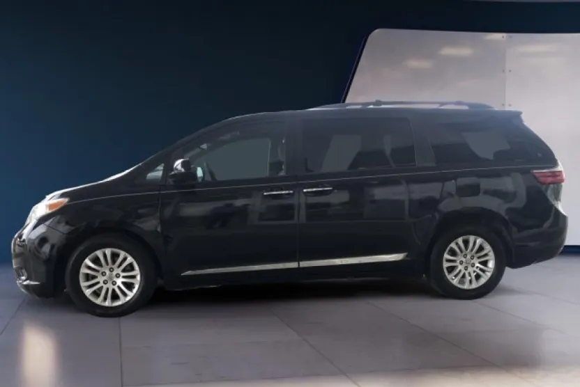 2015 Toyota Sienna Limited Premium photo 1