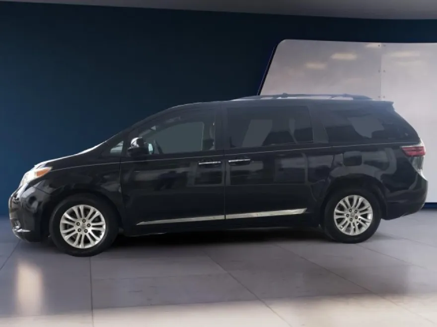 2015 Toyota Sienna Limited Premium photo 1